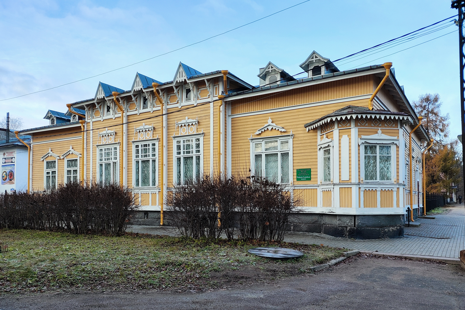 Sortavala, Набережная Ладожской флотилии, 5 / Ладожская улица, 17