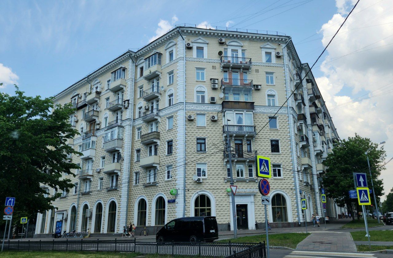 Moskwa, 2-я Песчаная улица, 1 / Чапаевский переулок, 18