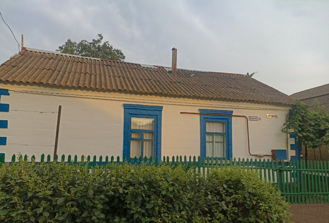 Mariupol` district. others settlements, С. Урзуф, 2-я Набережная улица, 80