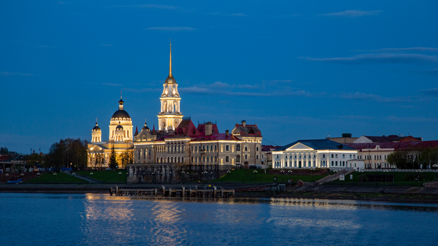 Rybinsk, Крестовая улица, 2; Крестовая улица, 2; Волжская набережная, 2; Волжская набережная, 4