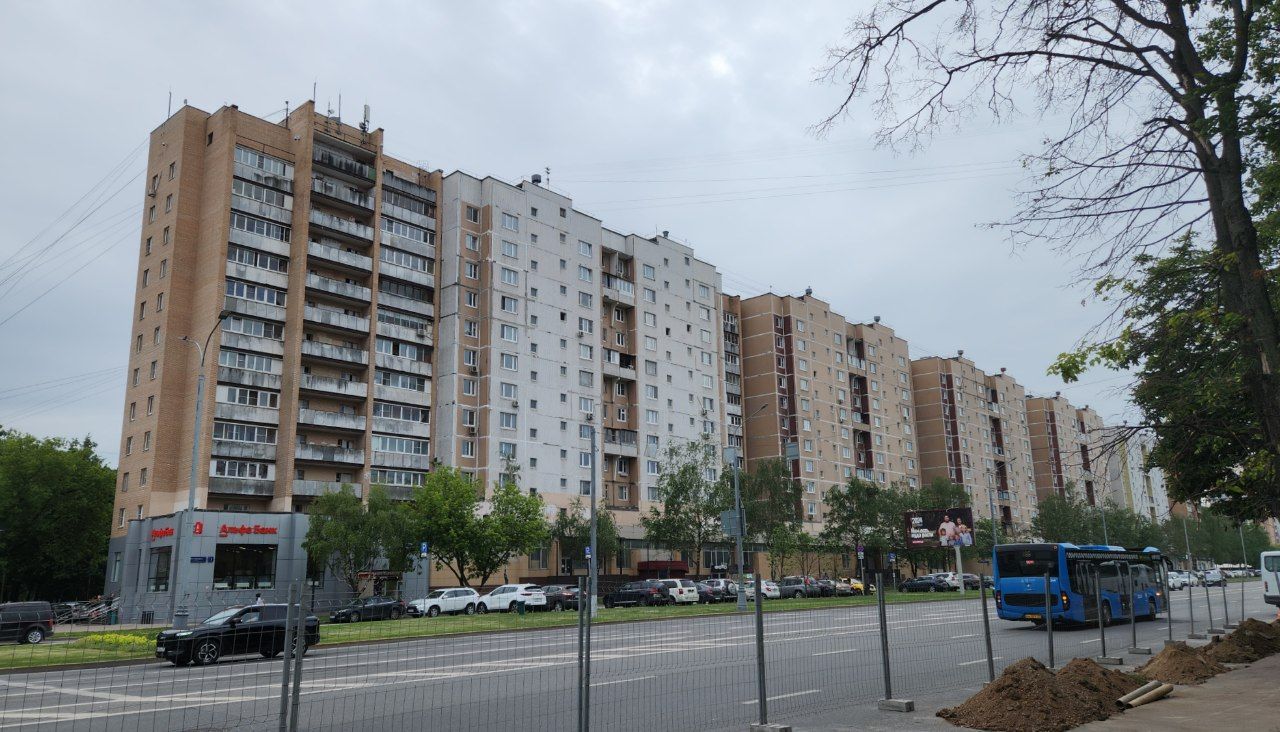 Moscow, Бульвар Яна Райниса, 1 (подъезд 12); Бульвар Яна Райниса, 1 (подъезды 2–11)