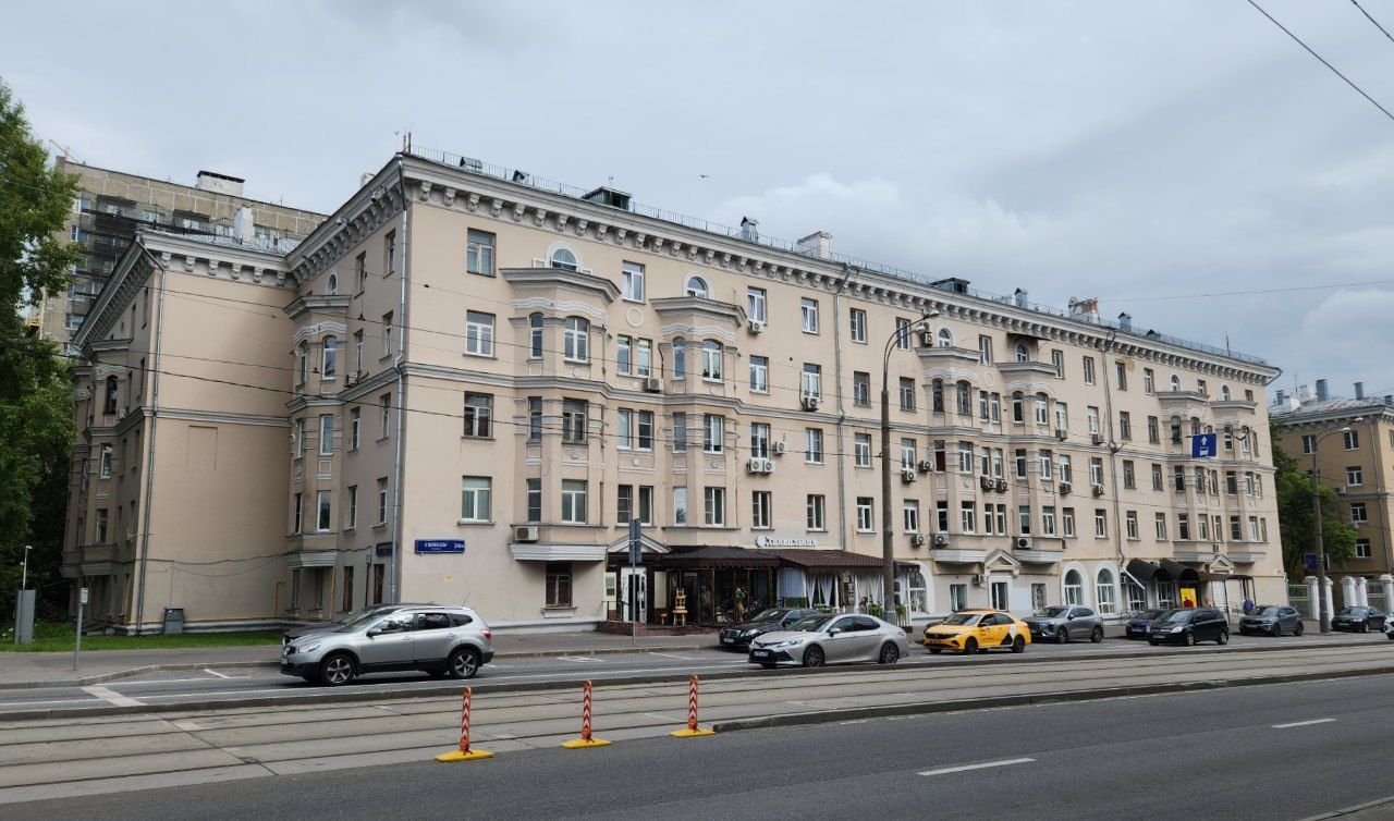 Москва, Малая Набережная улица, 9 / Улица Свободы, 24