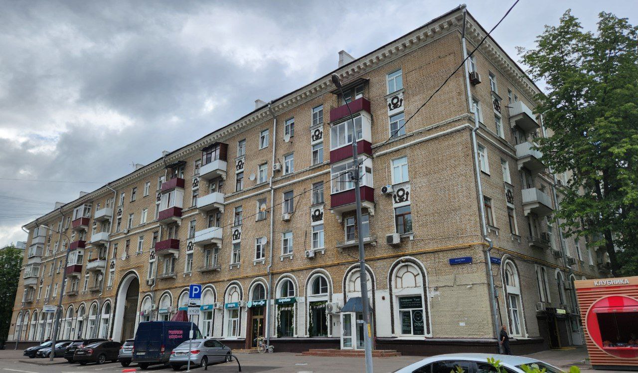 Москва, Улица Долгова, 10 / Улица Свободы, 15