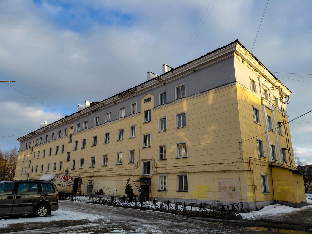 Мурманск, Улица Сафонова, 28