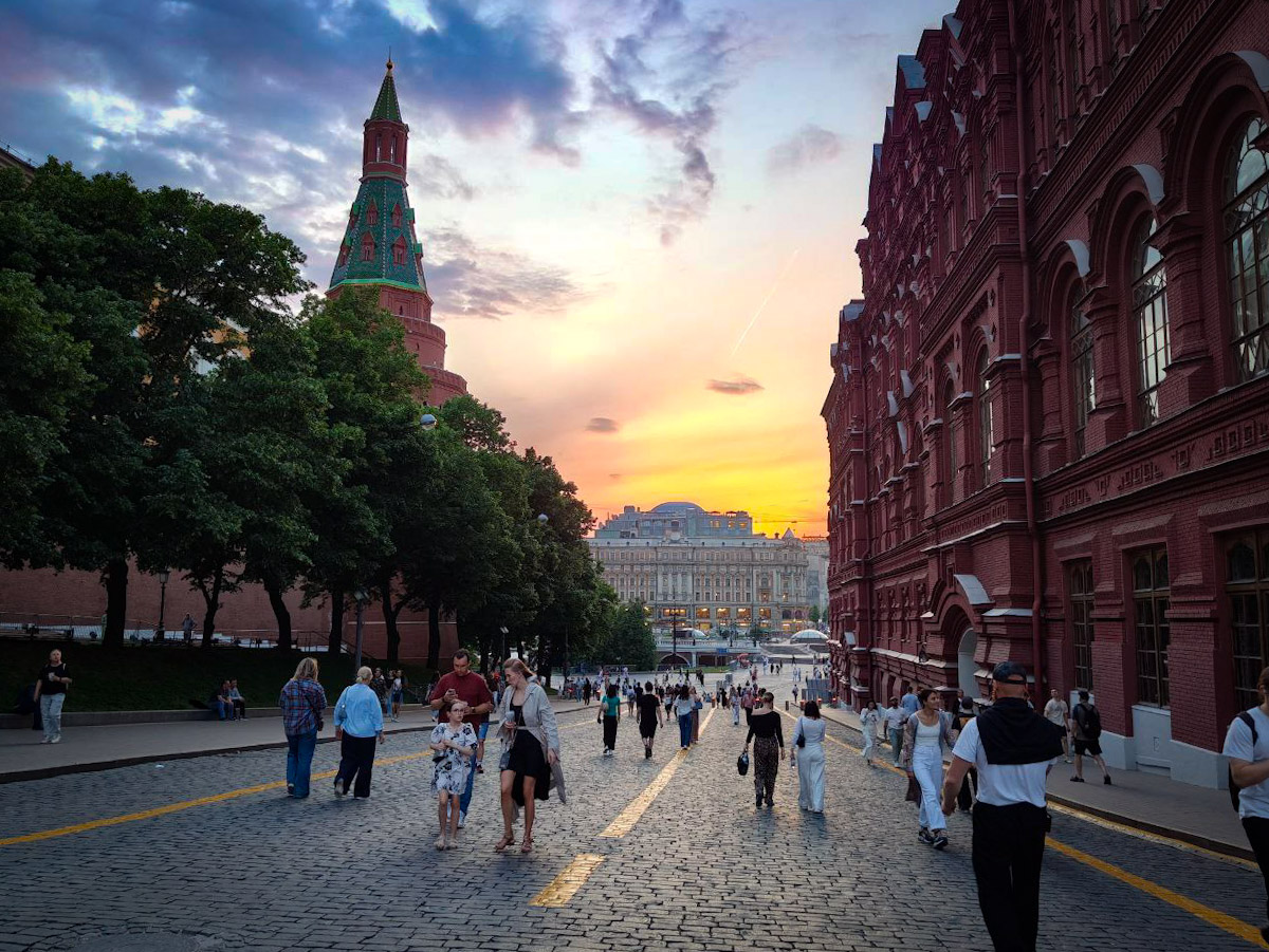 Москва, Кремль, 15 / Манежная площадь; Красная площадь, 1/2