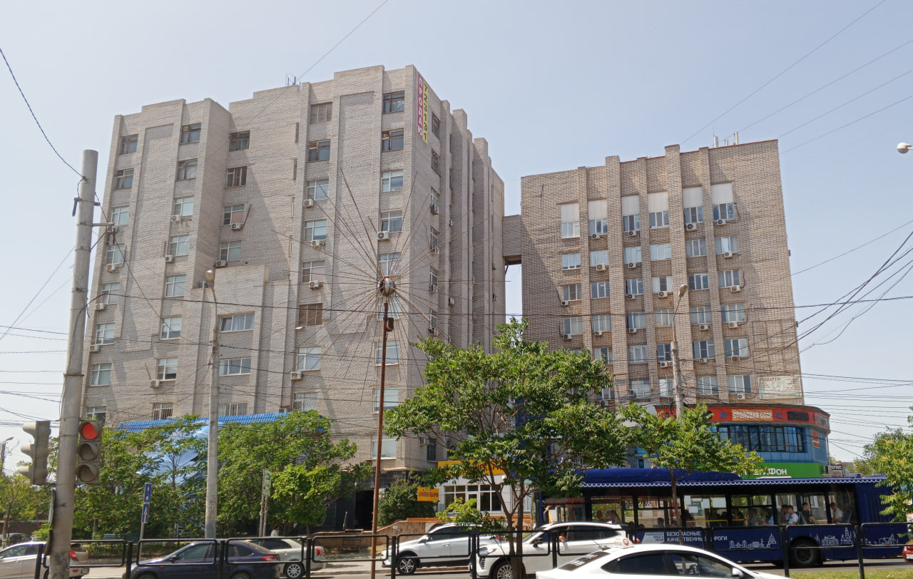 Астрахань, Улица Победы, 53 / Площадь Карла Маркса, 9 (южный корпус); Улица Победы, 53 / Площадь Карла Маркса, 9 (северный корпус)