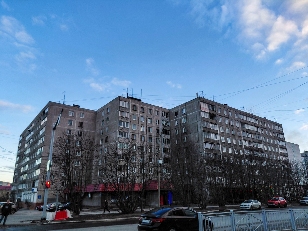 Murmansk, Улица Полярные Зори, 16; Улица Полярные Зори, 18; Улица Академика Книповича, 25
