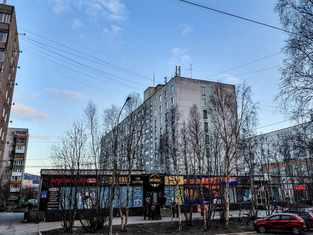 Мурманск, Улица Академика Книповича, 23