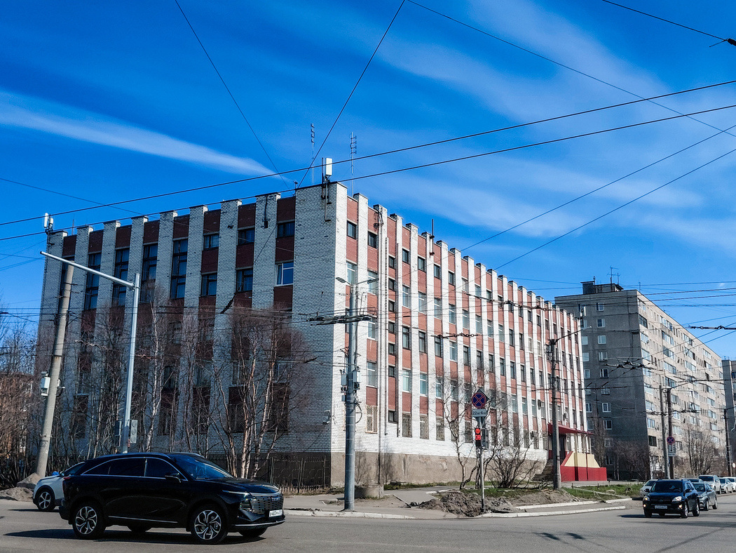 Мурманск, Проспект Героев-Североморцев, 63 / Улица Алексея Хлобыстова, 24