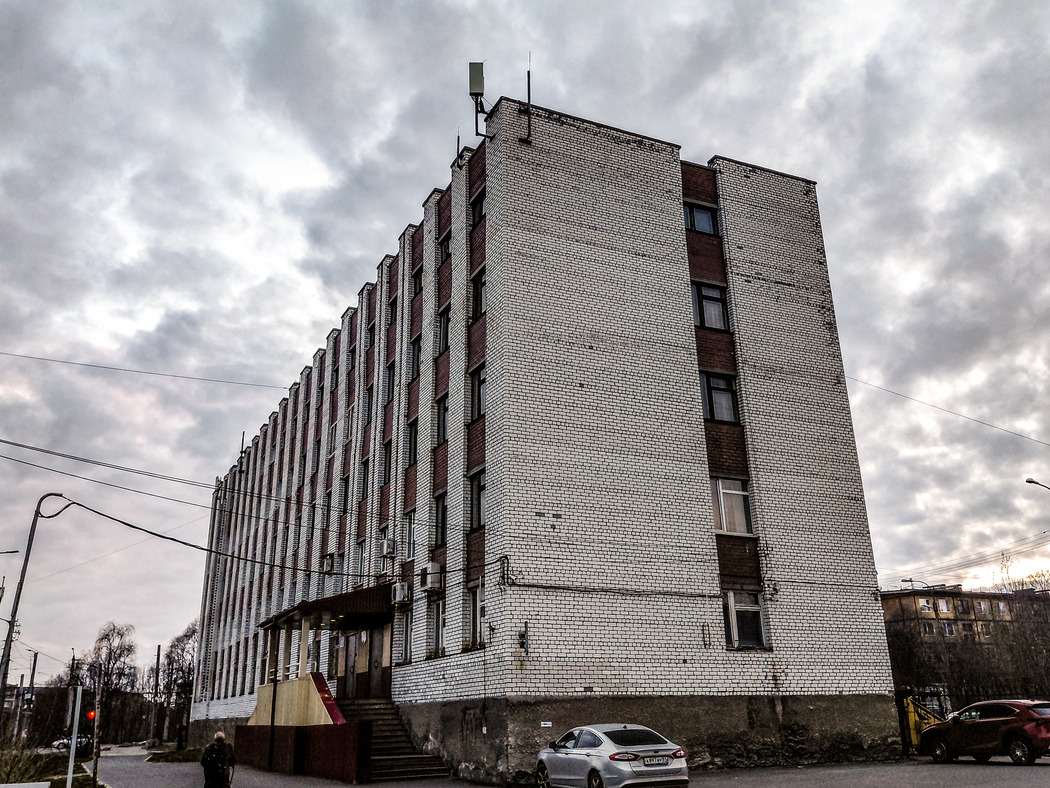 Murmansk, Проспект Героев-Североморцев, 63 / Улица Алексея Хлобыстова, 24