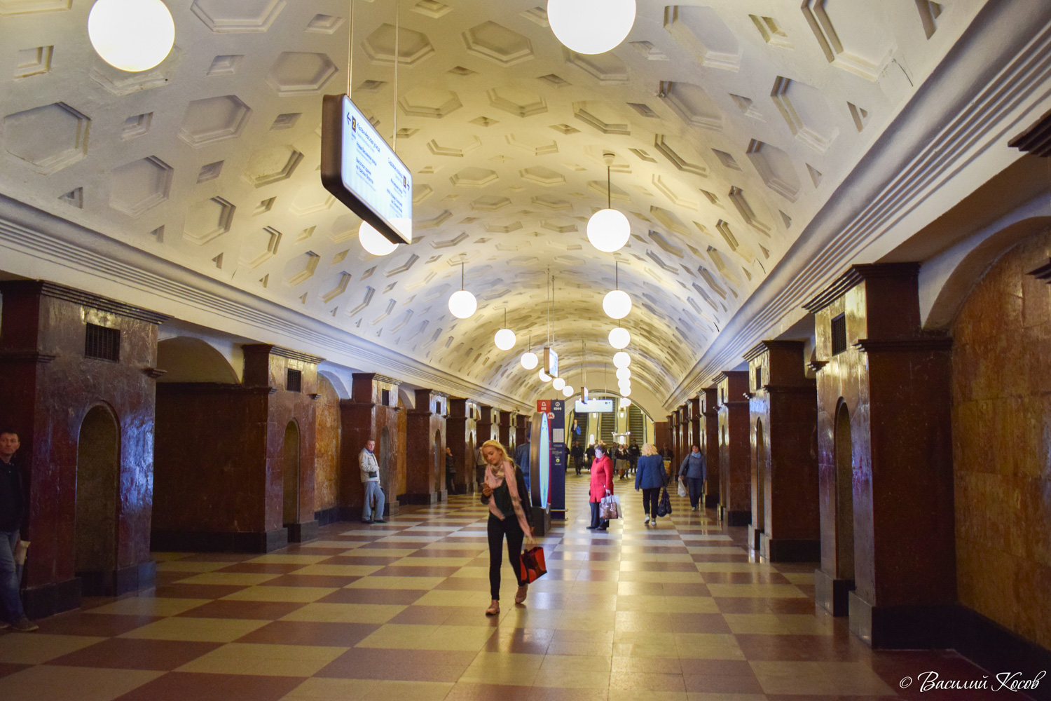 Масква, Сокольническая линия Московского метрополитена, станция метро «Красные ворота»