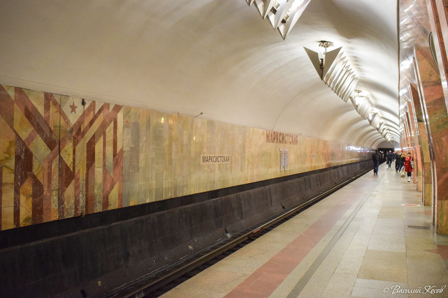 Moskau, Калининская линия Московского Метрополитена, станция метро «Марксистская»