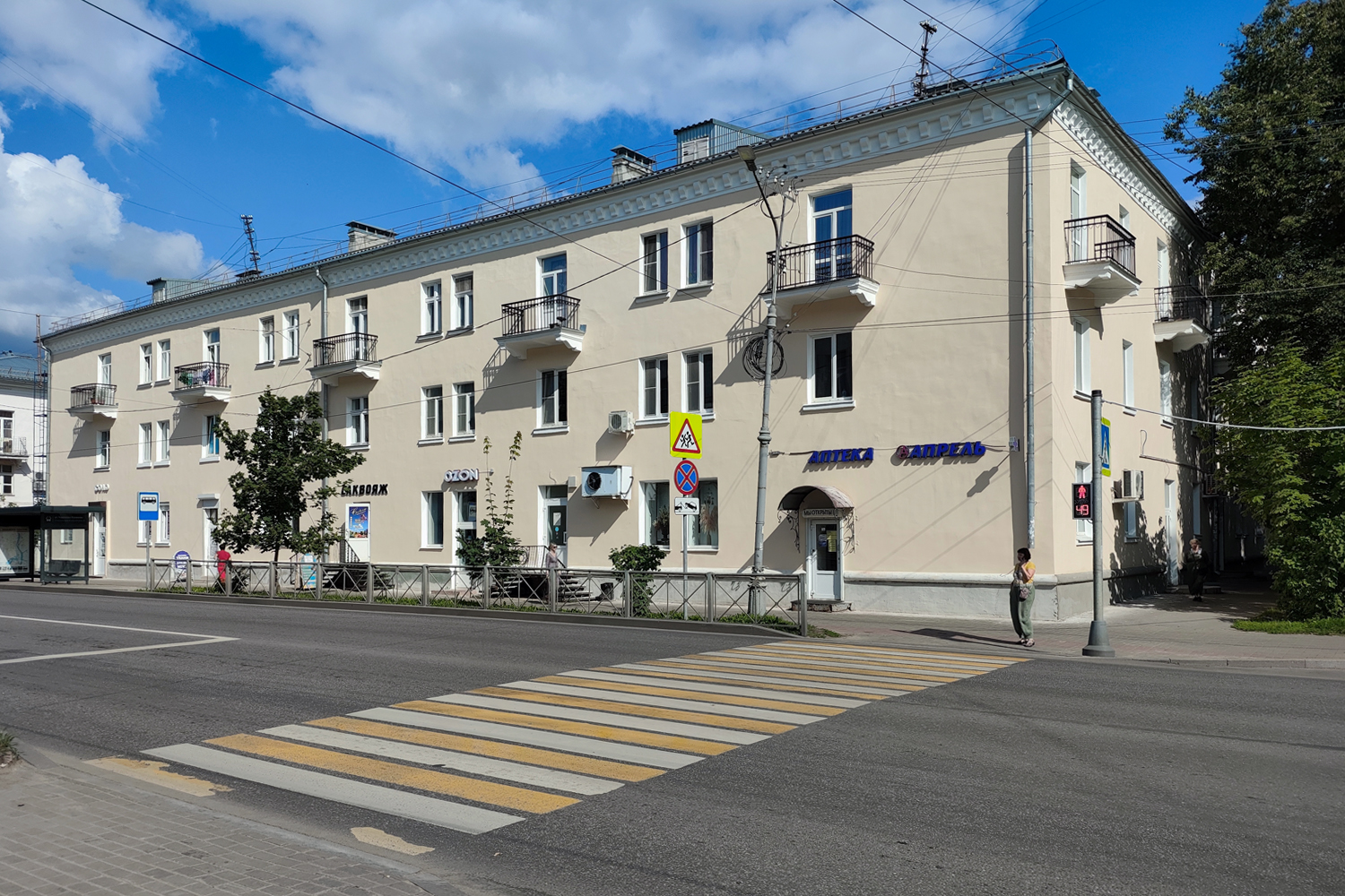 Великий Новгород, Большая Московская улица, 64 / Улица Черемнова-Конюхова, 11