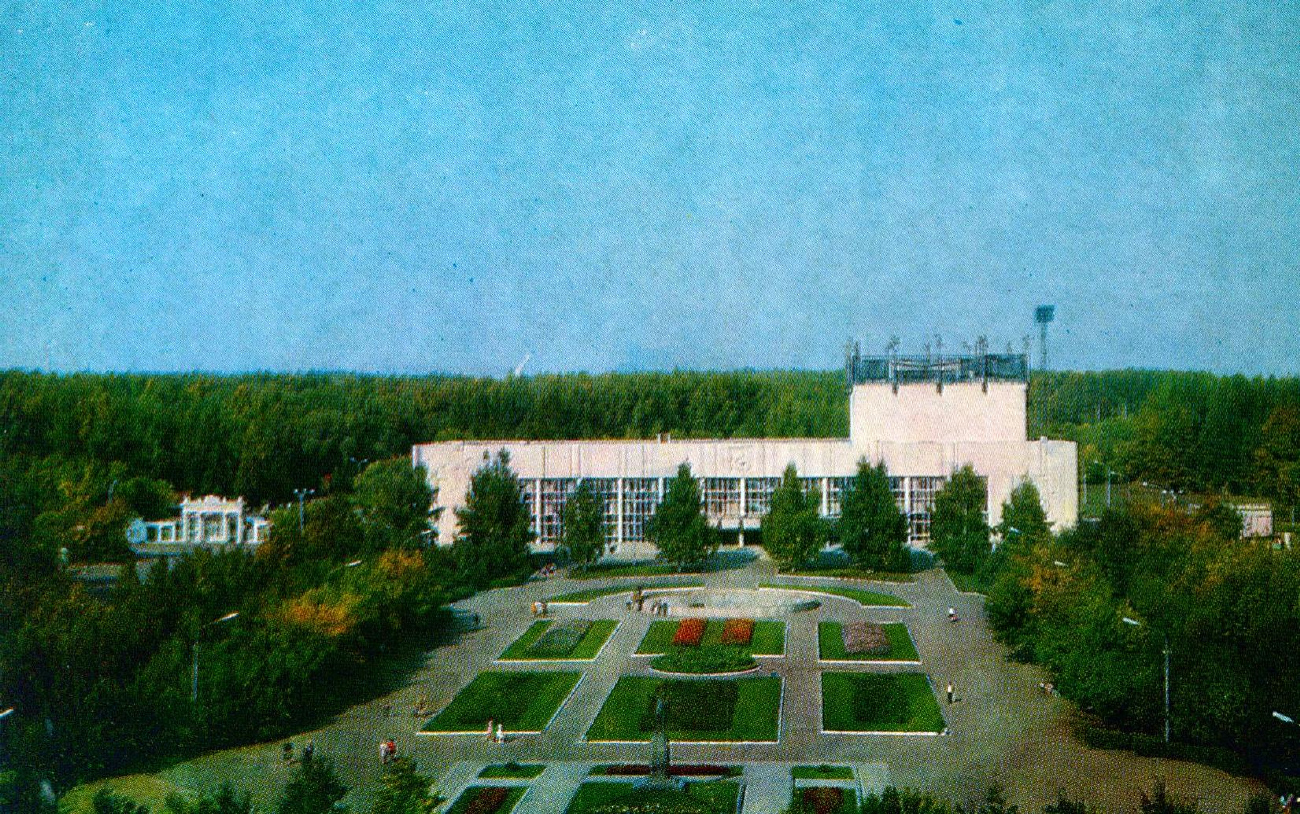 Уфа, Первомайская улица, 47 / Улица Александра Невского, 15