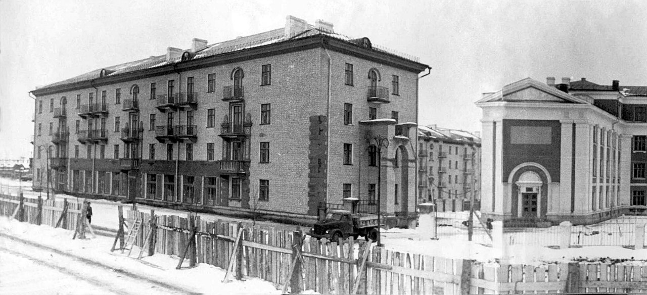 Ufa, Улица Ульяновых, 40 / Улица Калинина, 12