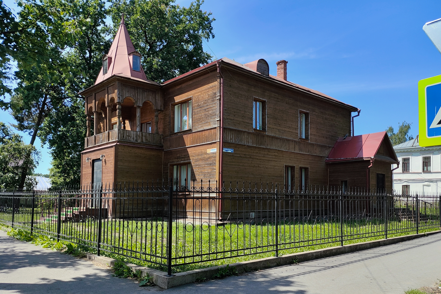 Великий Новгород, Знаменская улица, 29 / Никольская улица, 32