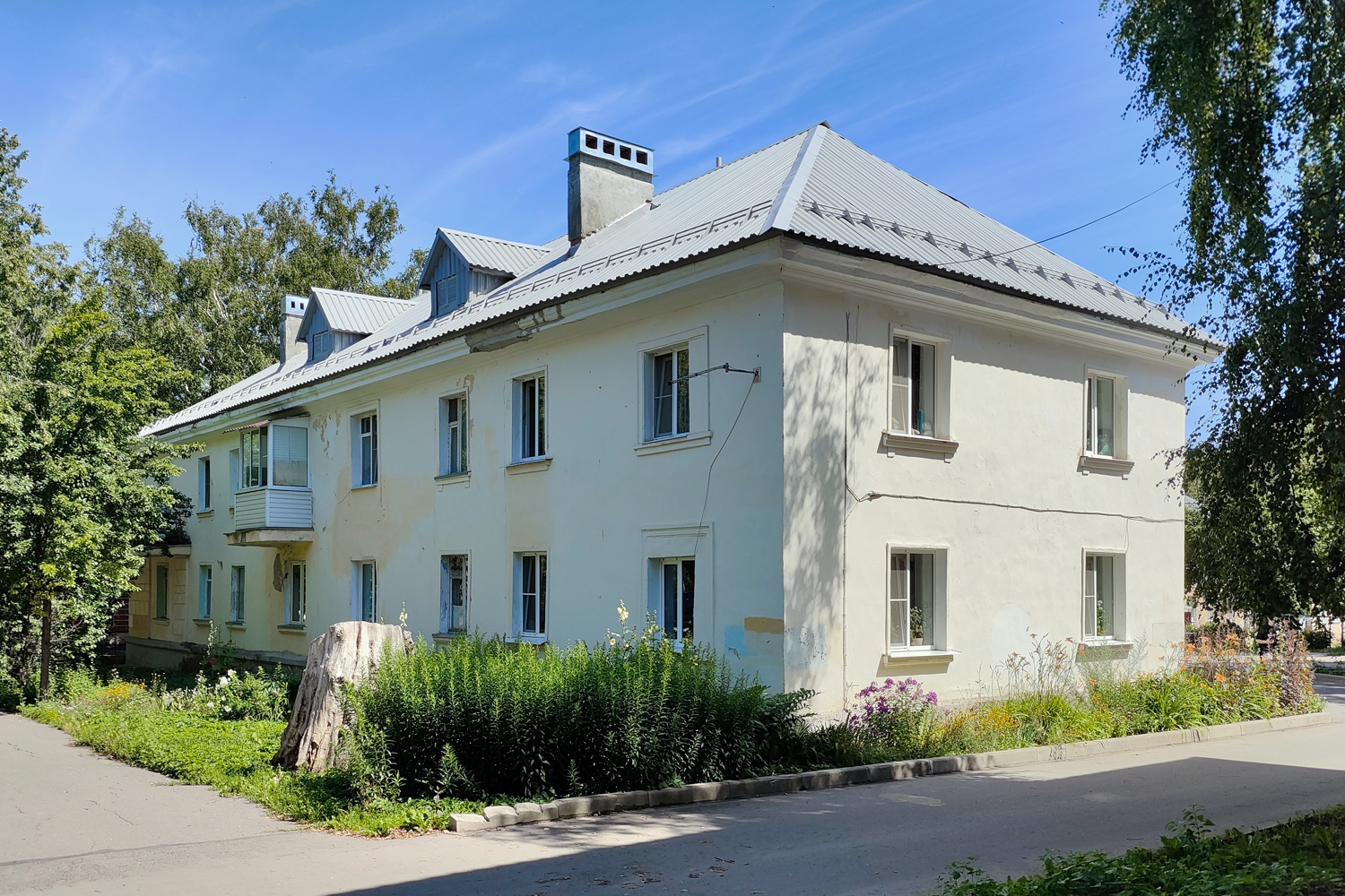 Великий Новгород, Михайлова улица, 38 / Улица Рогатица, 18
