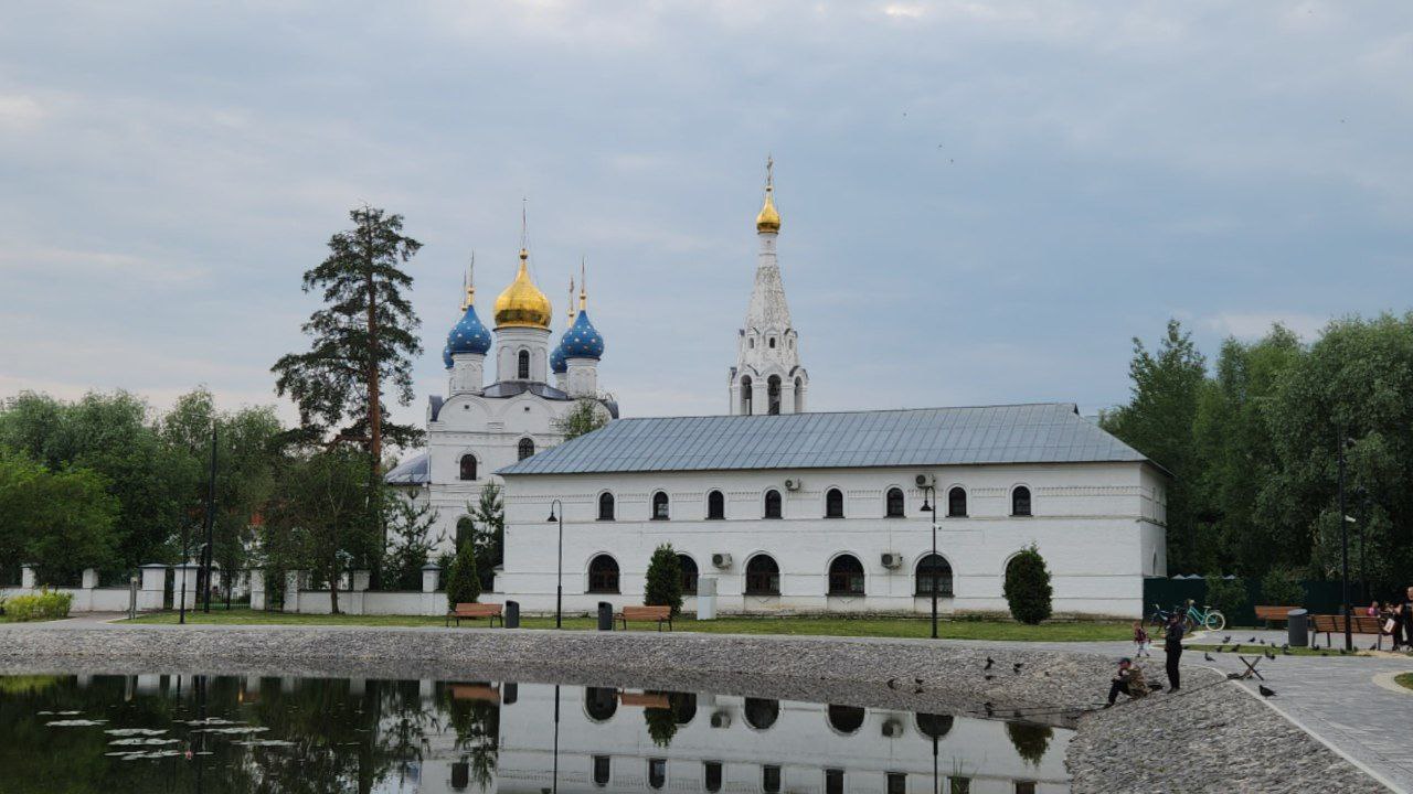 Дедовск, Площадь Святого Георгия, 1; Площадь Святого Георгия, 2