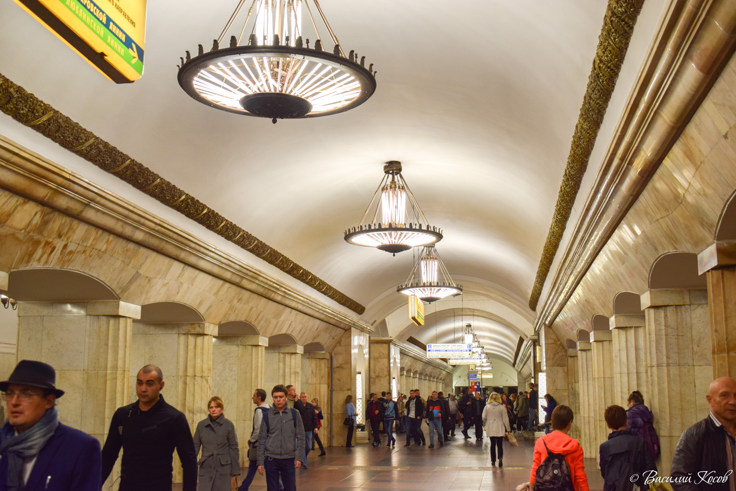 Москва, Кольцевая линия Московского метрополитена, станция метро «Курская»