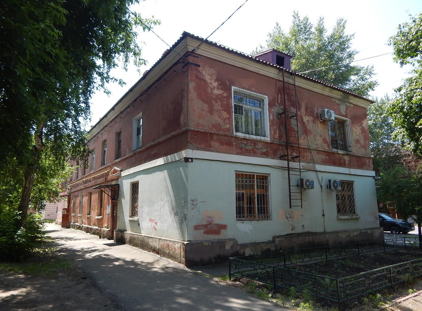 Омск, Улица Серова, 9