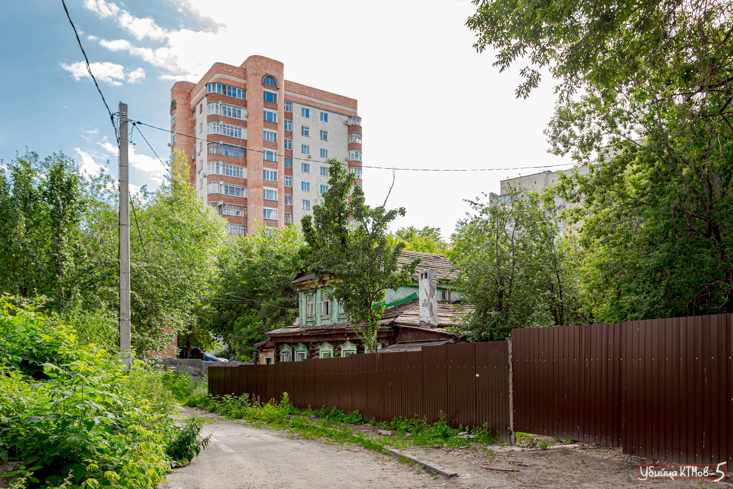 Казань, Улица Чехова, 53; Улица Хади Атласи, 12