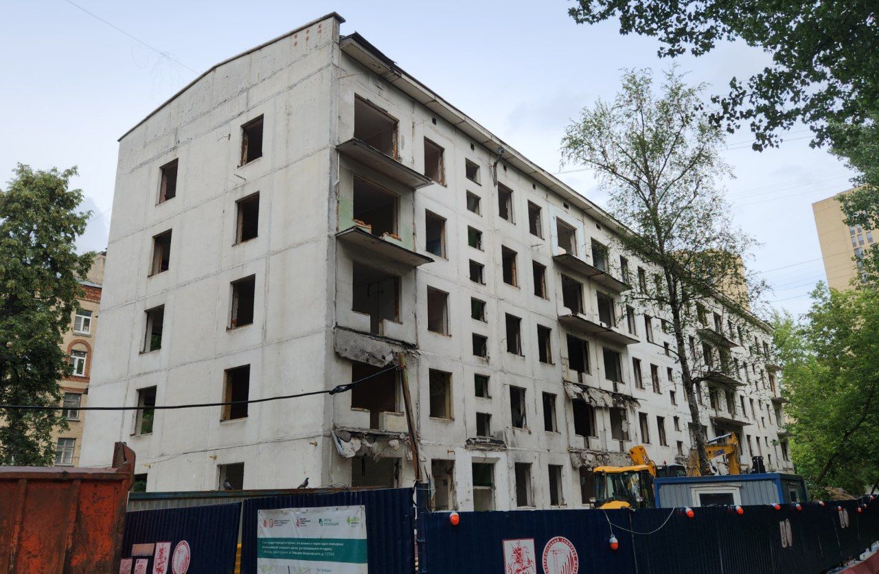 Москва, Улица Маршала Малиновского, 1