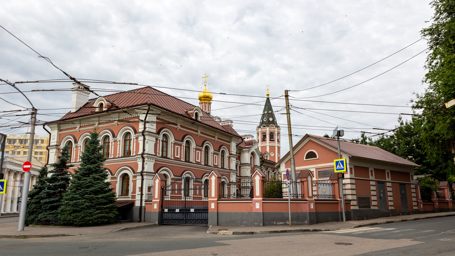 Саратов, Московская улица, 6Б; Улица Челюскинцев, 83