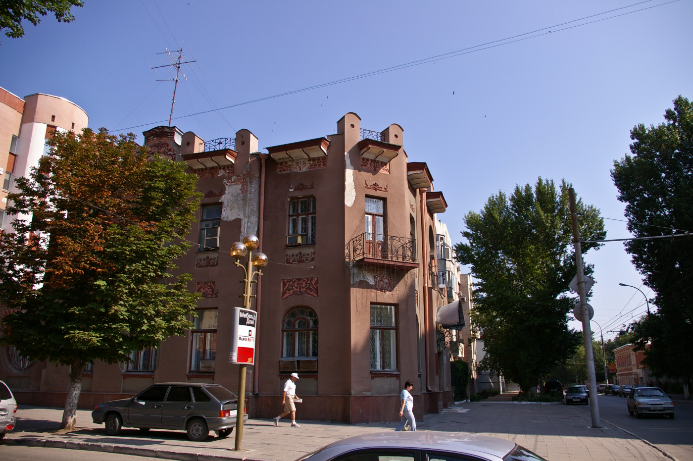 Саратов, Волжская улица, 22 / Улица Некрасова, 25
