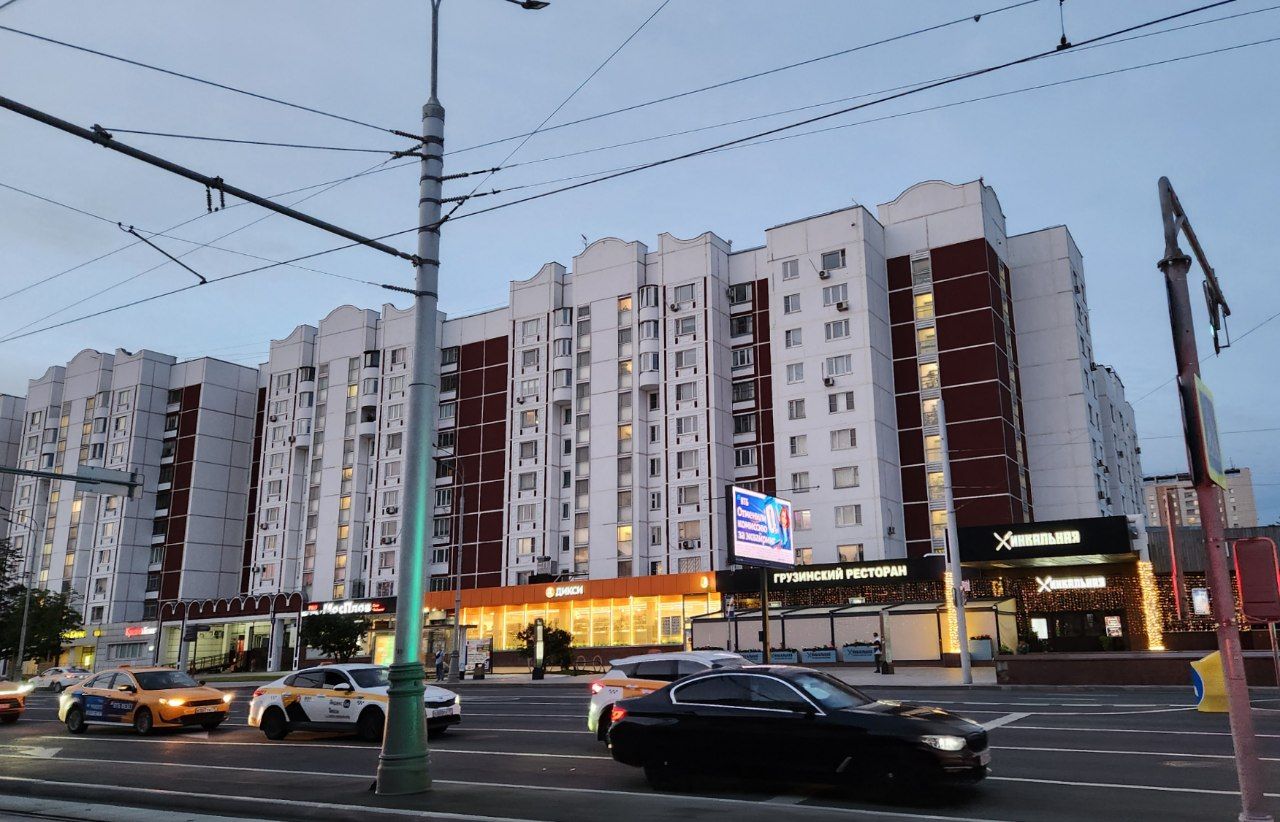Moscow, Улица Сергия Радонежского, 4 (подъезды 1–2); Улица Сергия Радонежского, 2