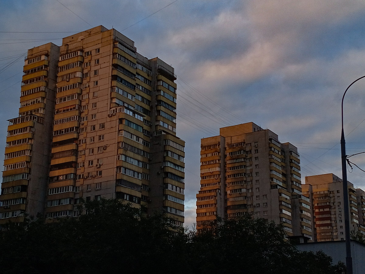 Москва, Улица Миклухо-Маклая, 40; Улица Миклухо-Маклая, 42