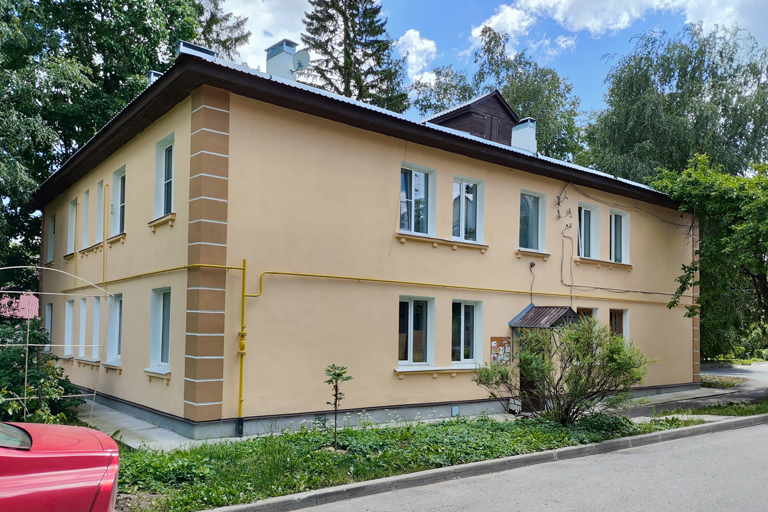 Великий Новгород, Щитная улица, 17 / Красный переулок, 1