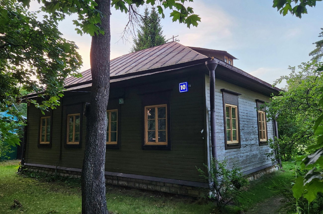 Москва, Улица Поленова, 10