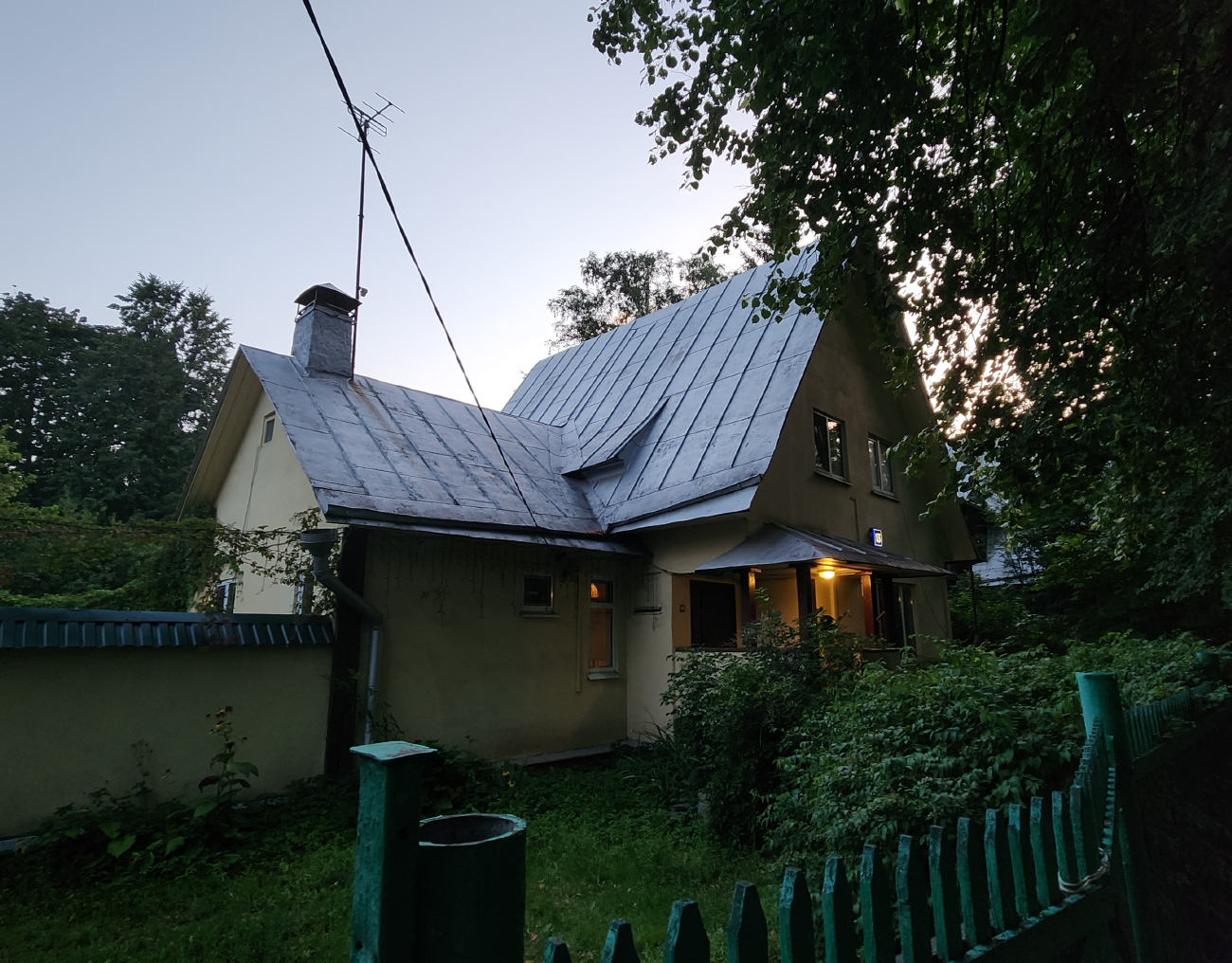 Москва, Улица Поленова, 13