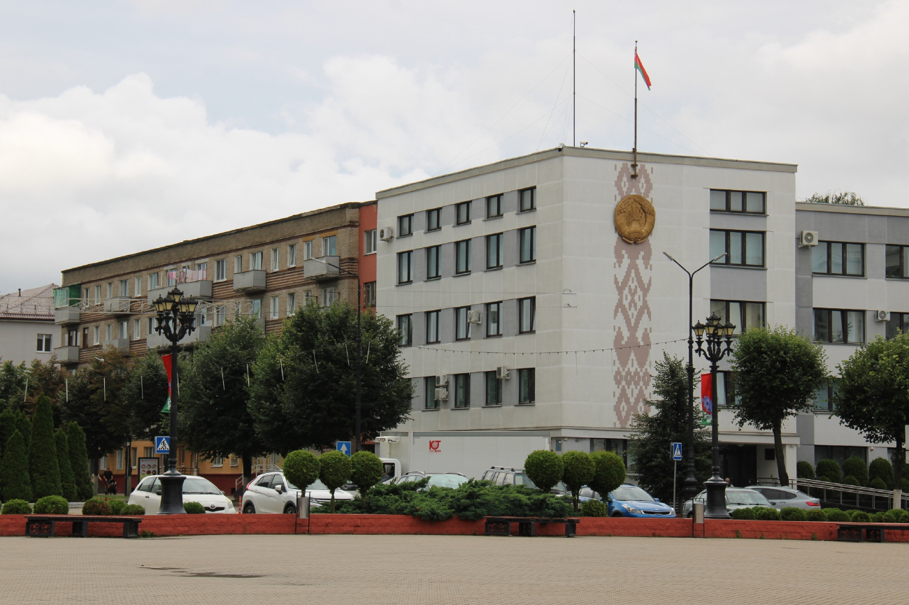 Борисов, Проспект Революции, 35 / Улица Чапаева, 2; Улица Чапаева, 8