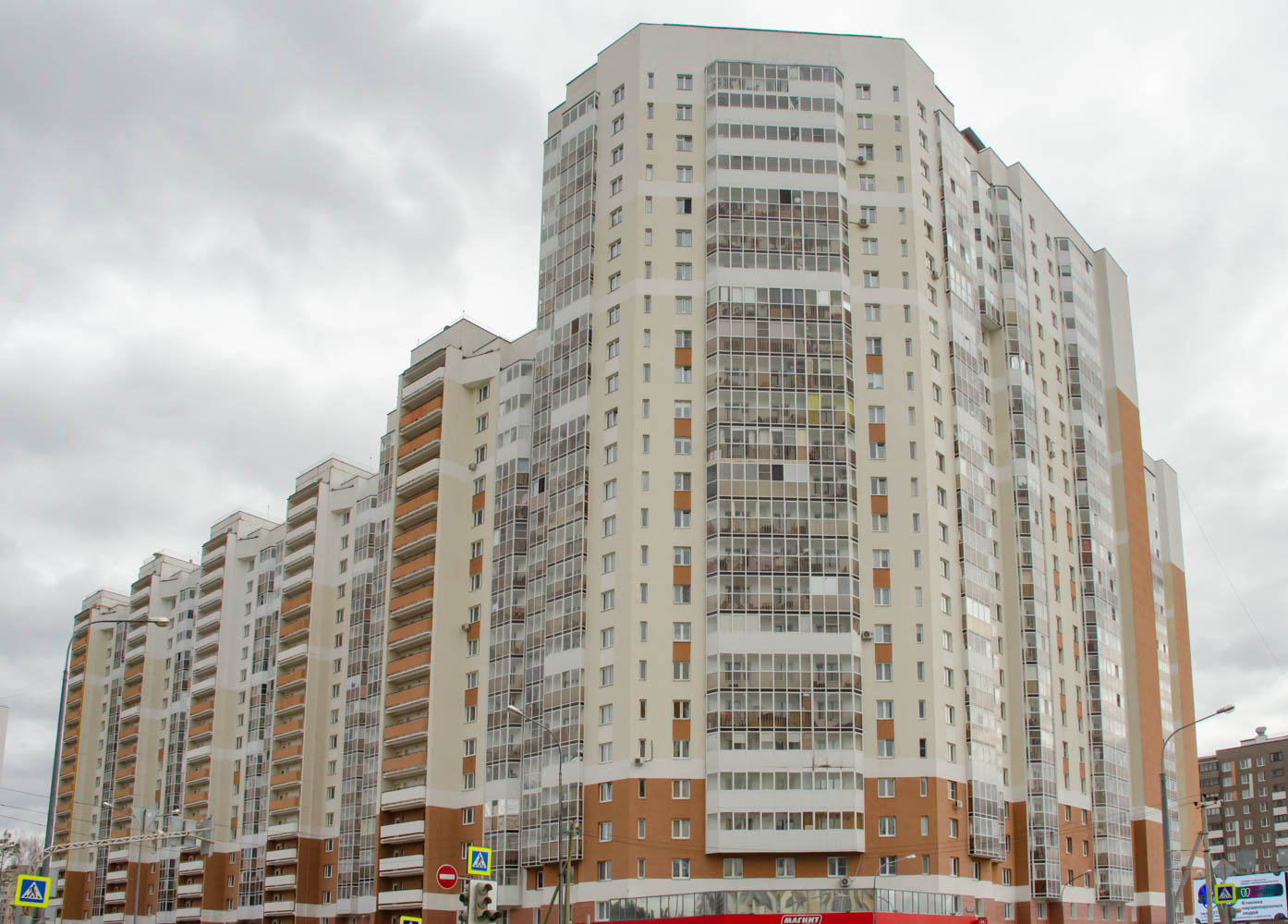 Екатеринбург, Улица Анатолия Мехренцева, 11