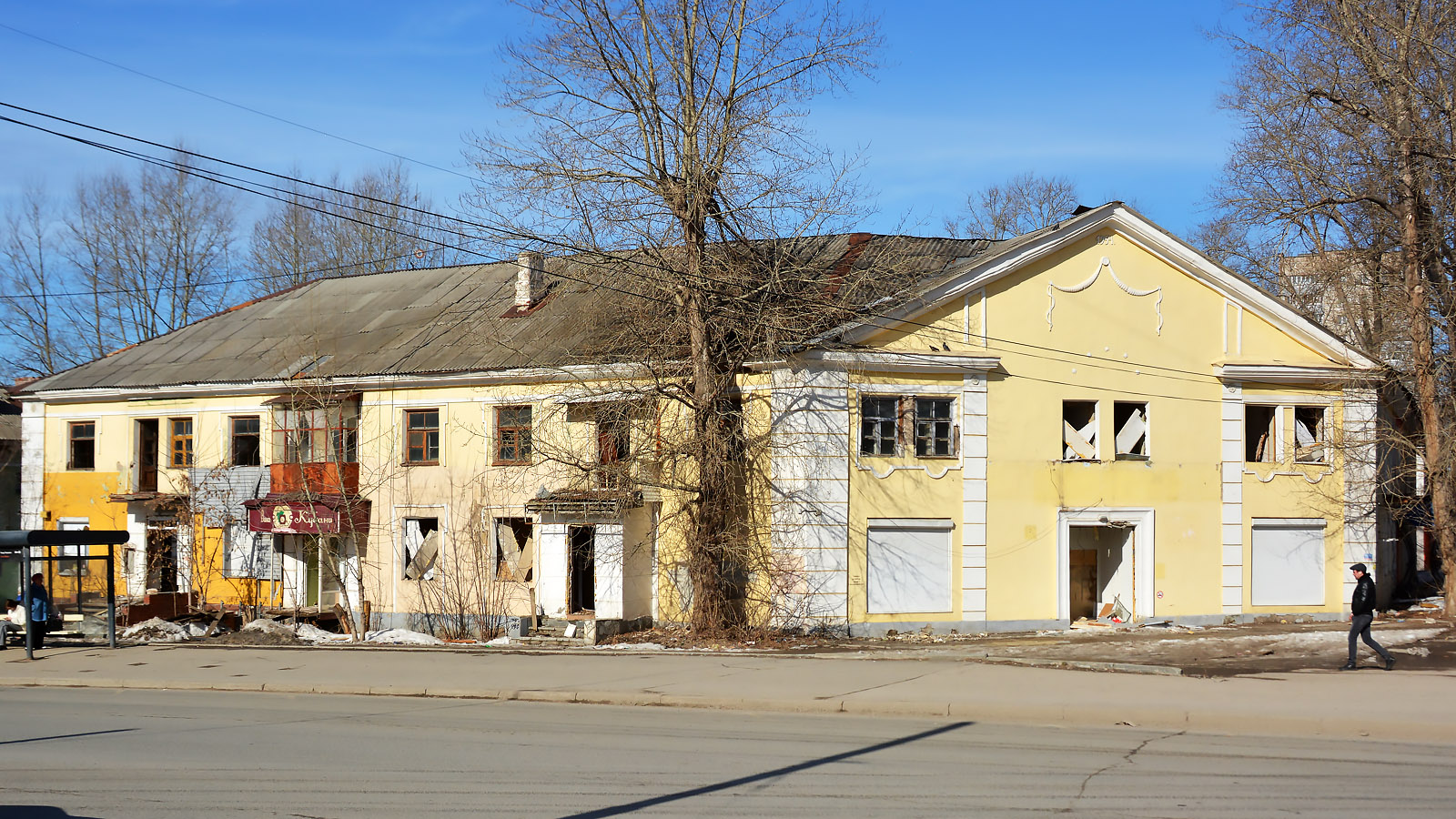 Пермь, Стахановская улица, 48 / Улица Танкистов, 20