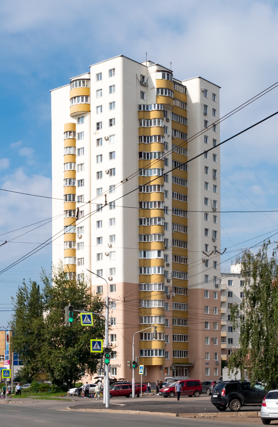 Уфа, Улица Юрия Гагарина, 33 / Улица Максима Рыльского, 16