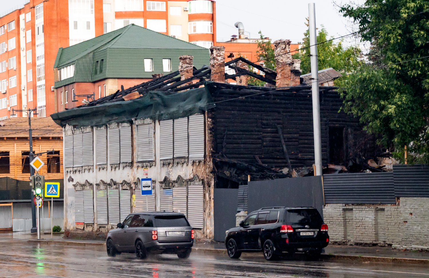 Уфа, Коммунистическая улица, 38 / Улица Аксакова, 46