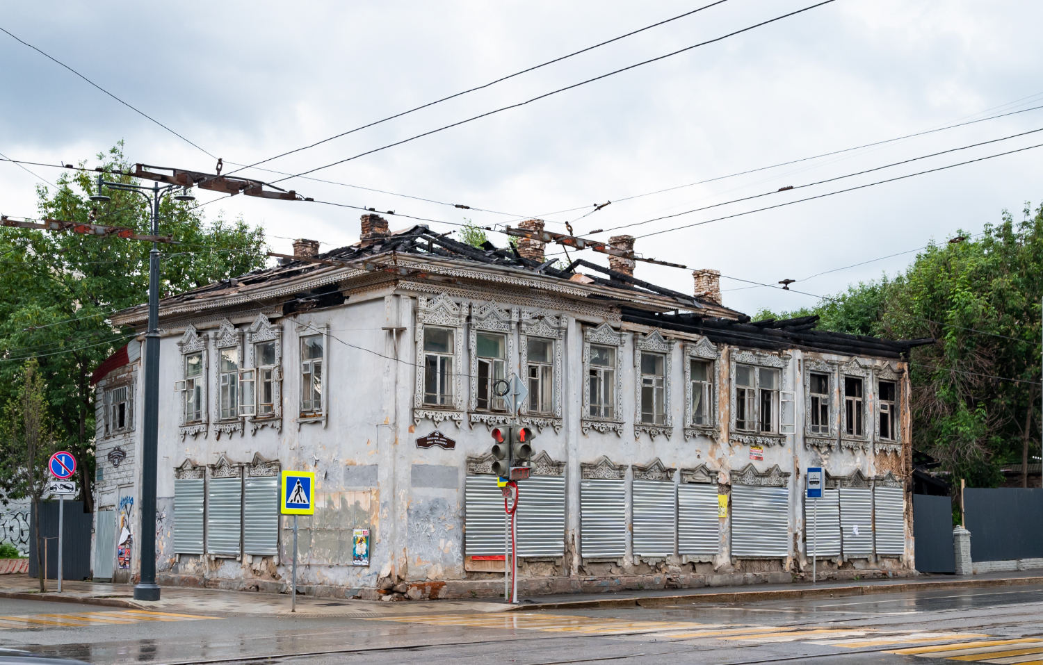 Уфа, Коммунистическая улица, 38 / Улица Аксакова, 46