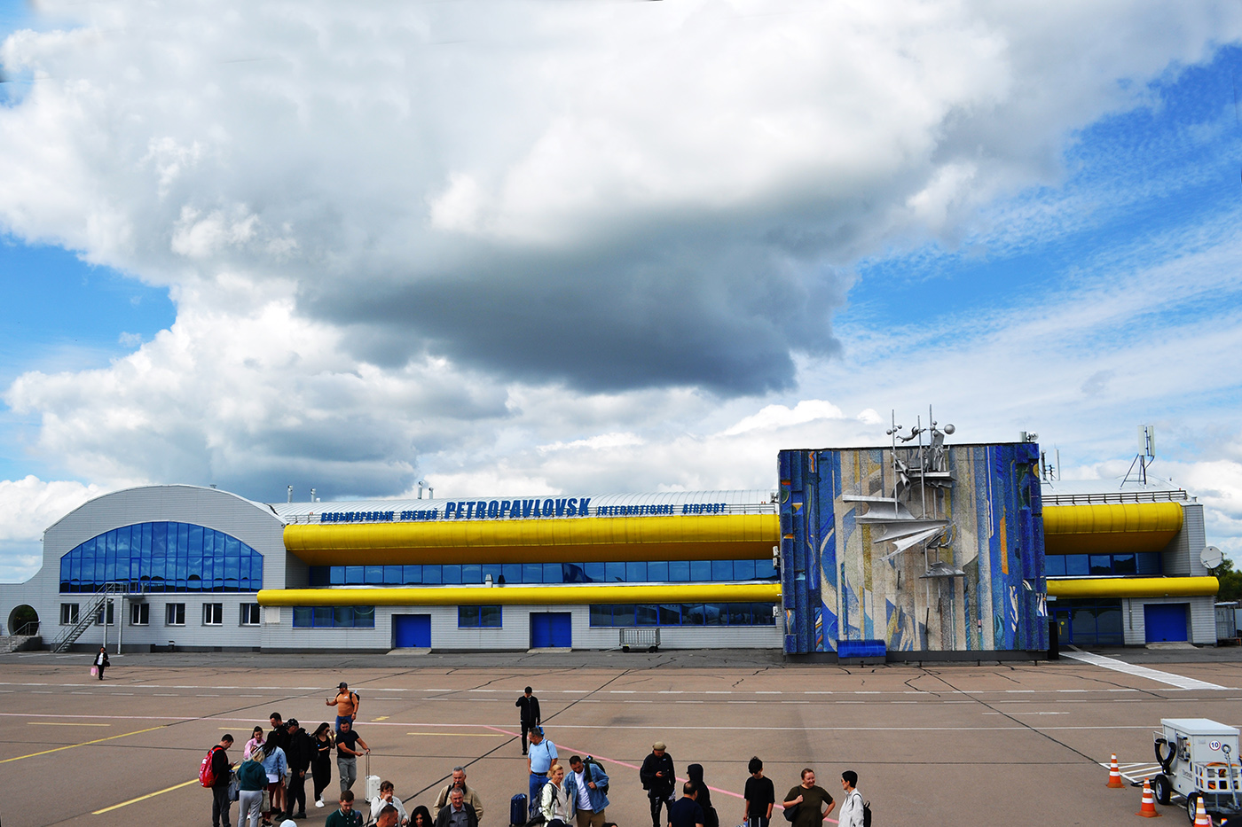 Петропавловск, Аэропорт. Монументальное искусство (мозаики, росписи, барельефы, сграфито)