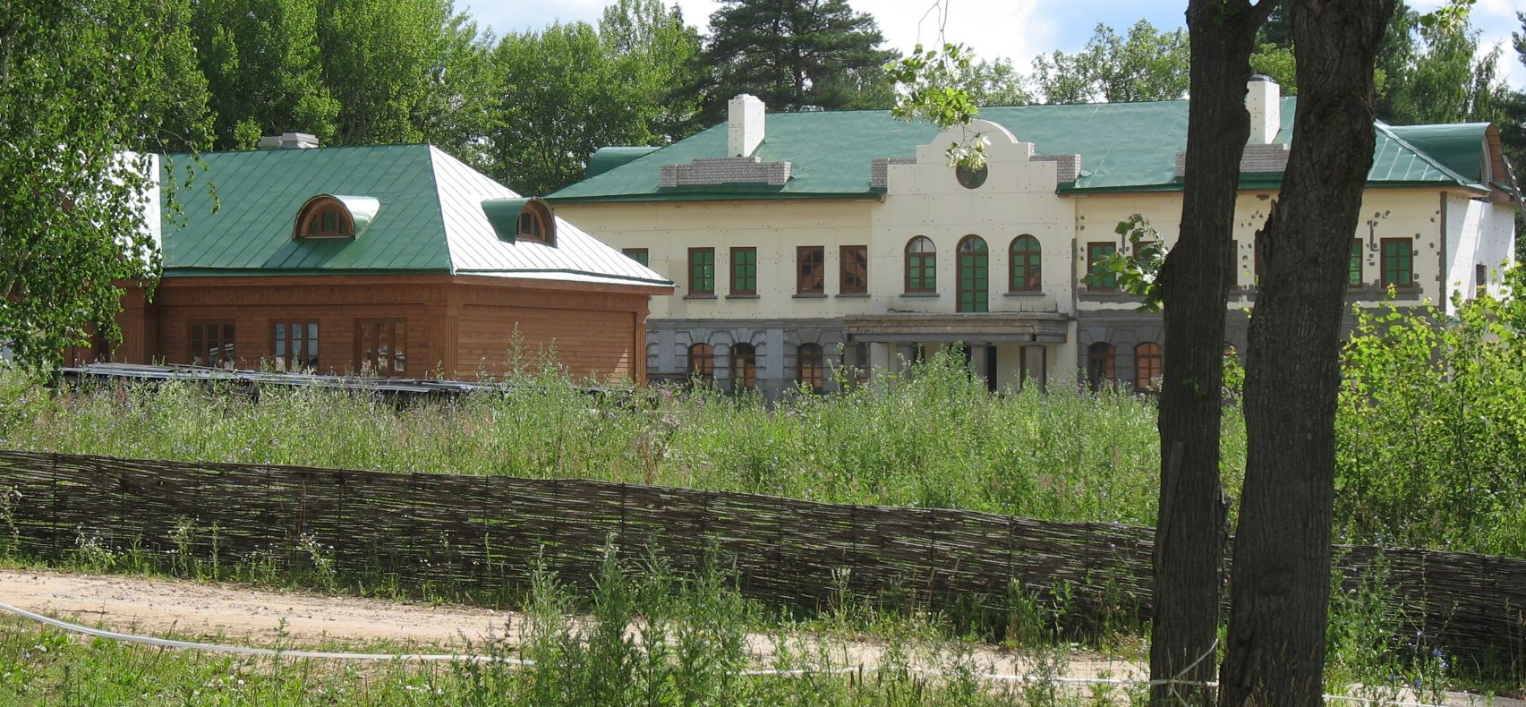 Заволжский район, прочие н.п., дер. Порозово, усадьба Студёные Ключи (гостиница); дер. Порозово, усадьба Студёные Ключи (флигель)