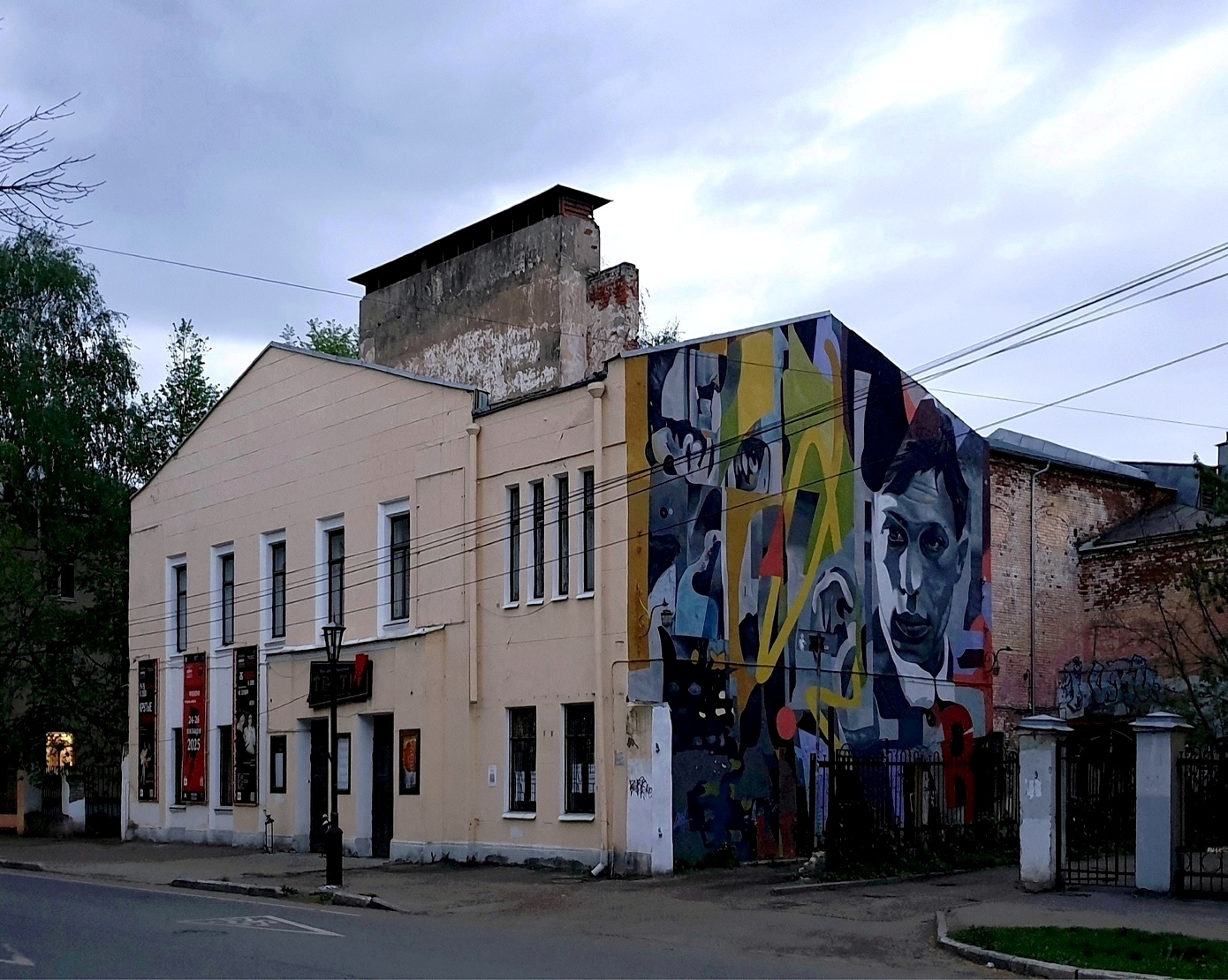 Yaroslavl, Улица Свердлова, 9. Монументальное искусство (мозаики, росписи)