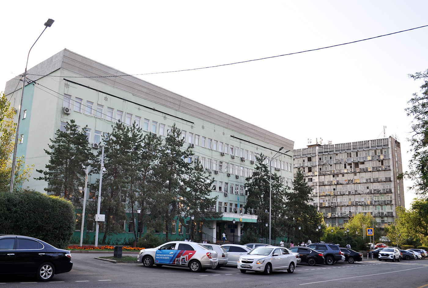 Алматы, Улица Жандосова, 58; Улица Айманова, 191