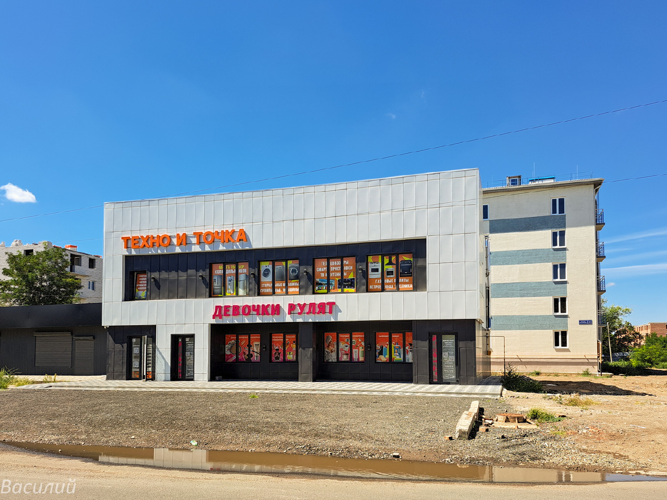 Мариуполь, Бульвар 50 лет Октября, 28*; Бульвар 50 лет Октября, 28