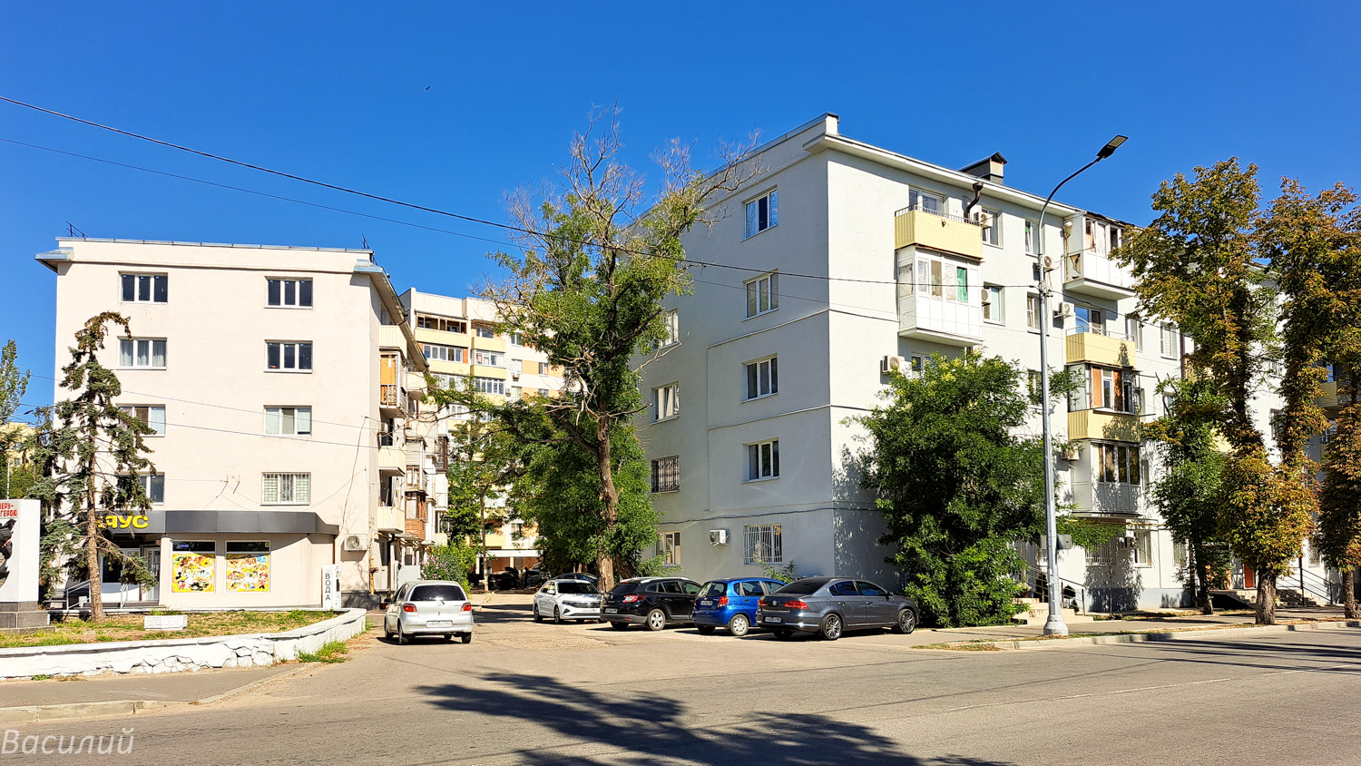 Мариуполь, Проспект Нахимова, 1; Проспект Адмирала Лунина, 23