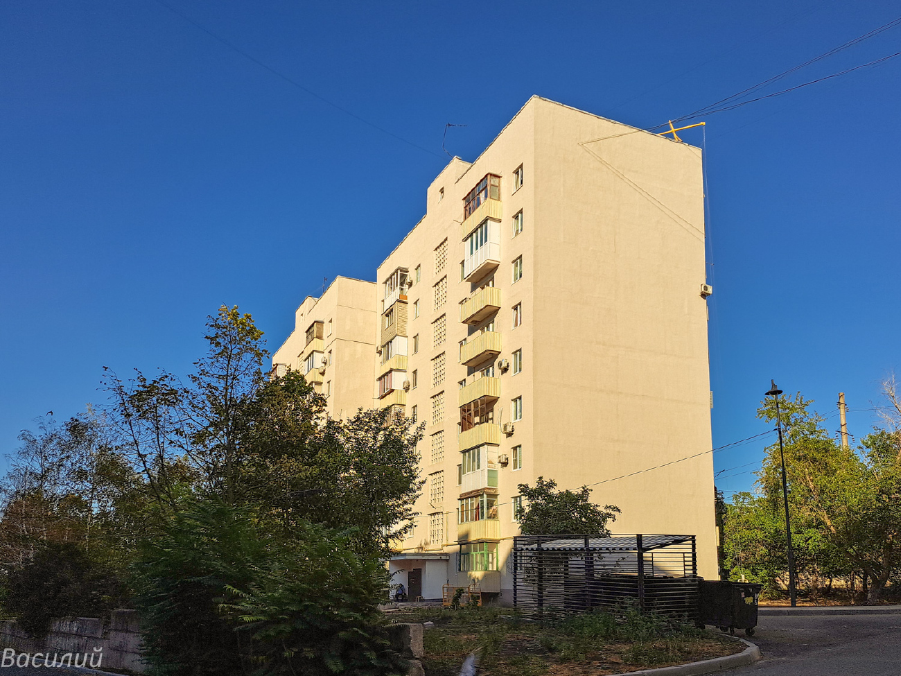 Мариуполь, Улица 9-й Авиадивизии, 38 / Гранитная улица, 106