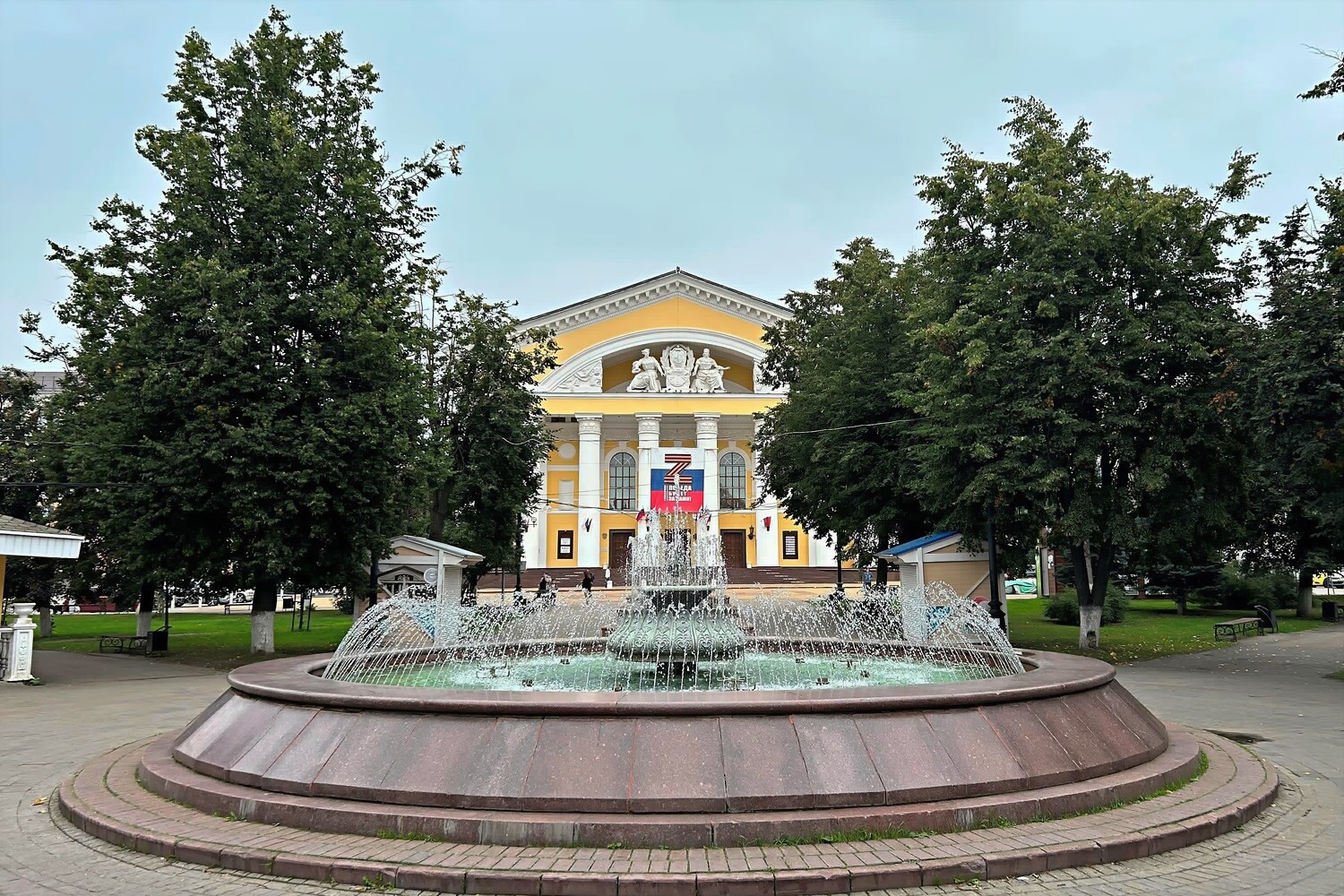 Калуга, Театральная площадь, 1