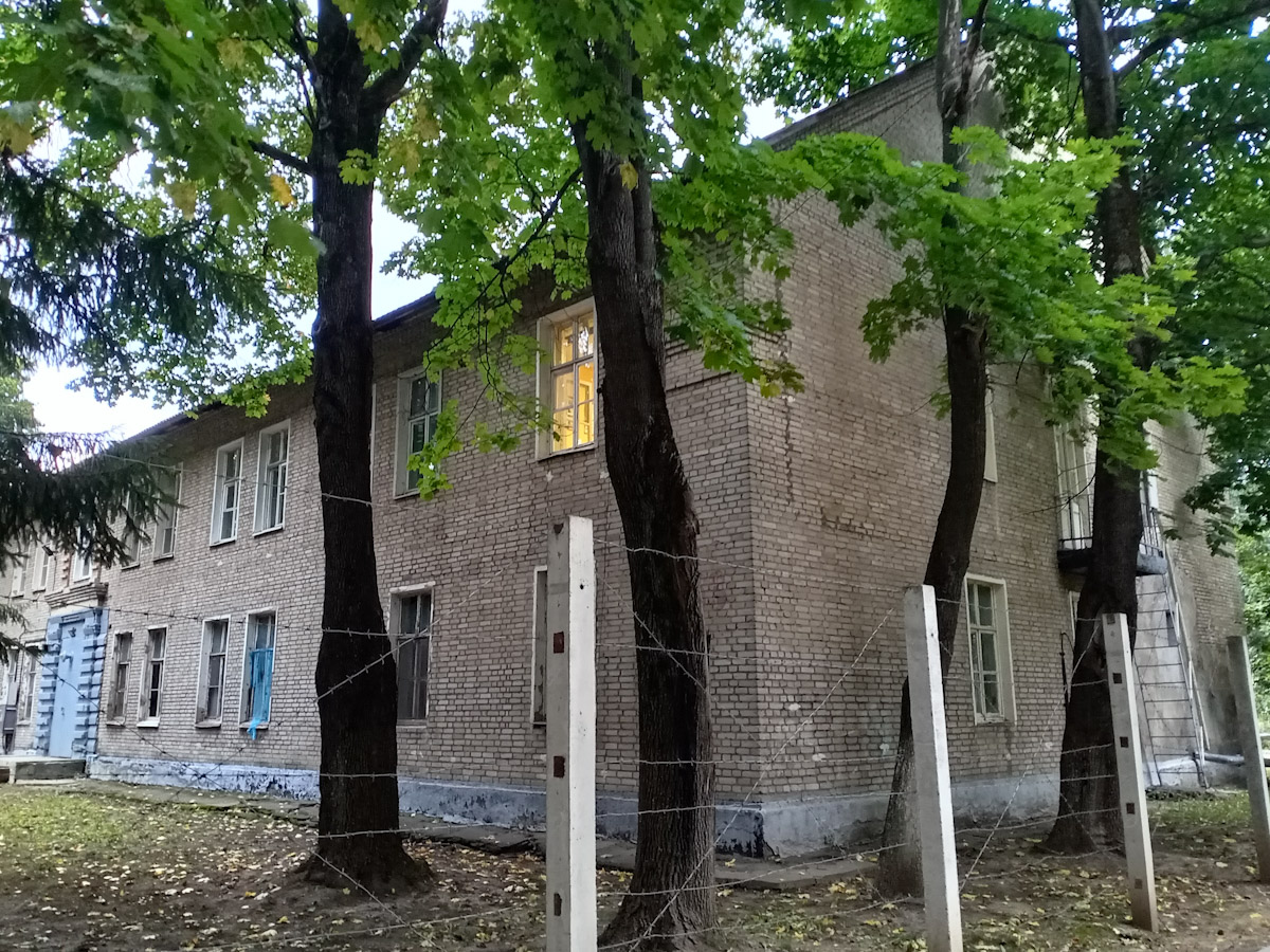 Щербинка, пос. Гарнизон Остафьево, Дорожная улица, 2*