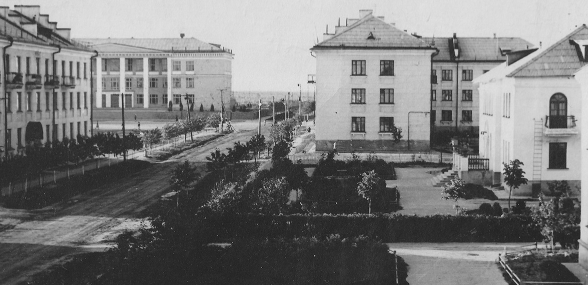 Коряжма, Проспект Ленина, 1; Проспект Ленина, 2 / Театральная улица, 9