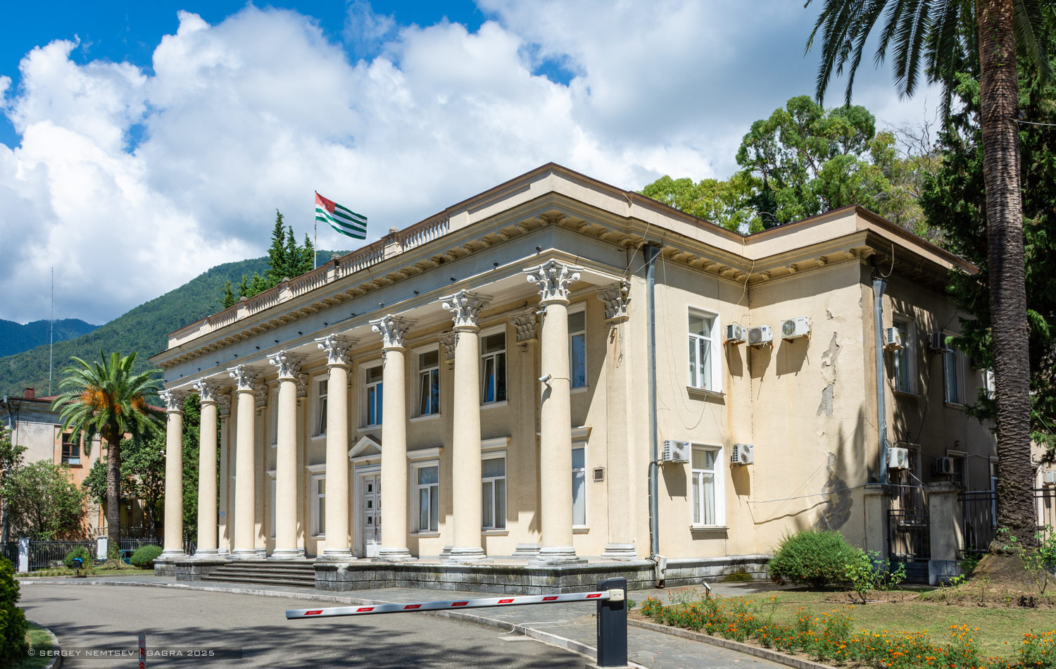 Гагра, Проспект Ардзинба, 145